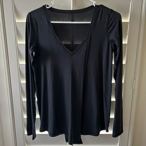 Lululemon Black Front tie long sleeve, Size 2